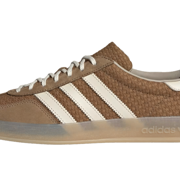Gazelle Indoor "Brown Desert / Wonder White"