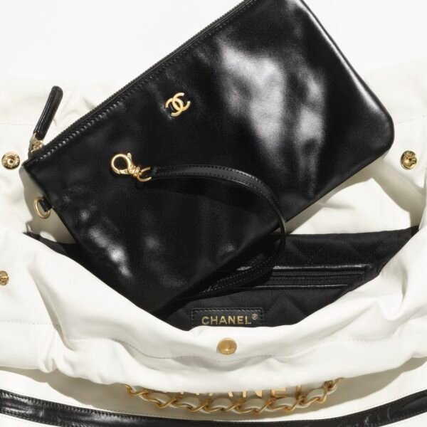 CHANEL 22 SMALL HANDBAG