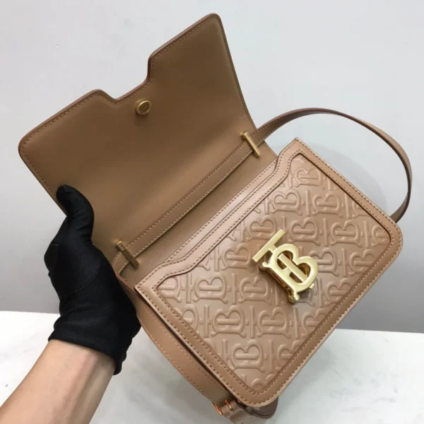 Shoulder bag Size:W21 x H16 x D6cm Code:700123