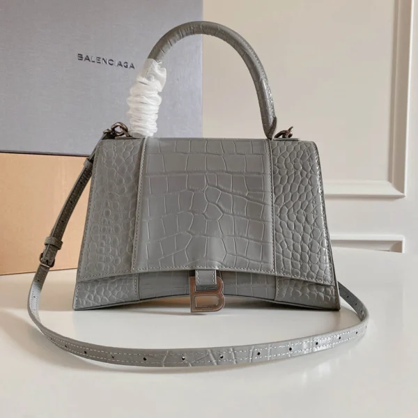 Parisienne Model: 8892 Size: 27x10x30cm