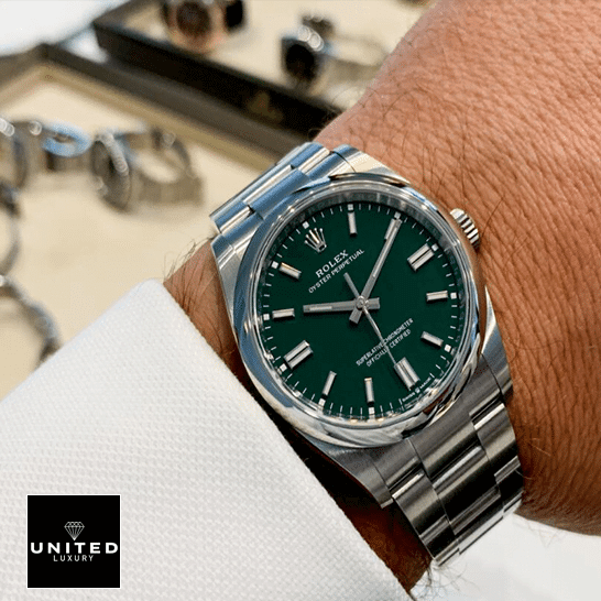 Rolex Oyster Perpetual 126000 "Green Dial" Ultra Clone 1:1 Rolex Oyster Perpetual Green Dial 126000 Replica on his arm