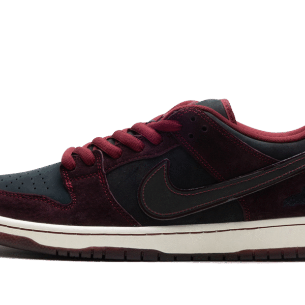 SB Dunk Low "Riot Skateshop"